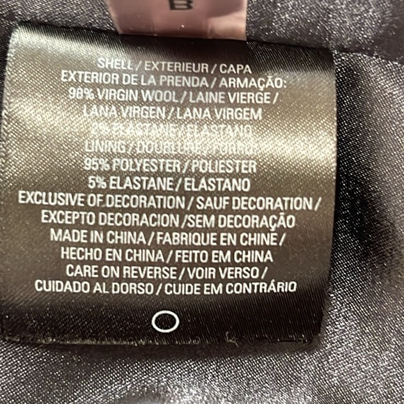 Absolutely gorgeous ๐ฉท๐ฉท Elie Tahari Navy blue blazer 98% virgin wool size 12 - Picture 10 of 13